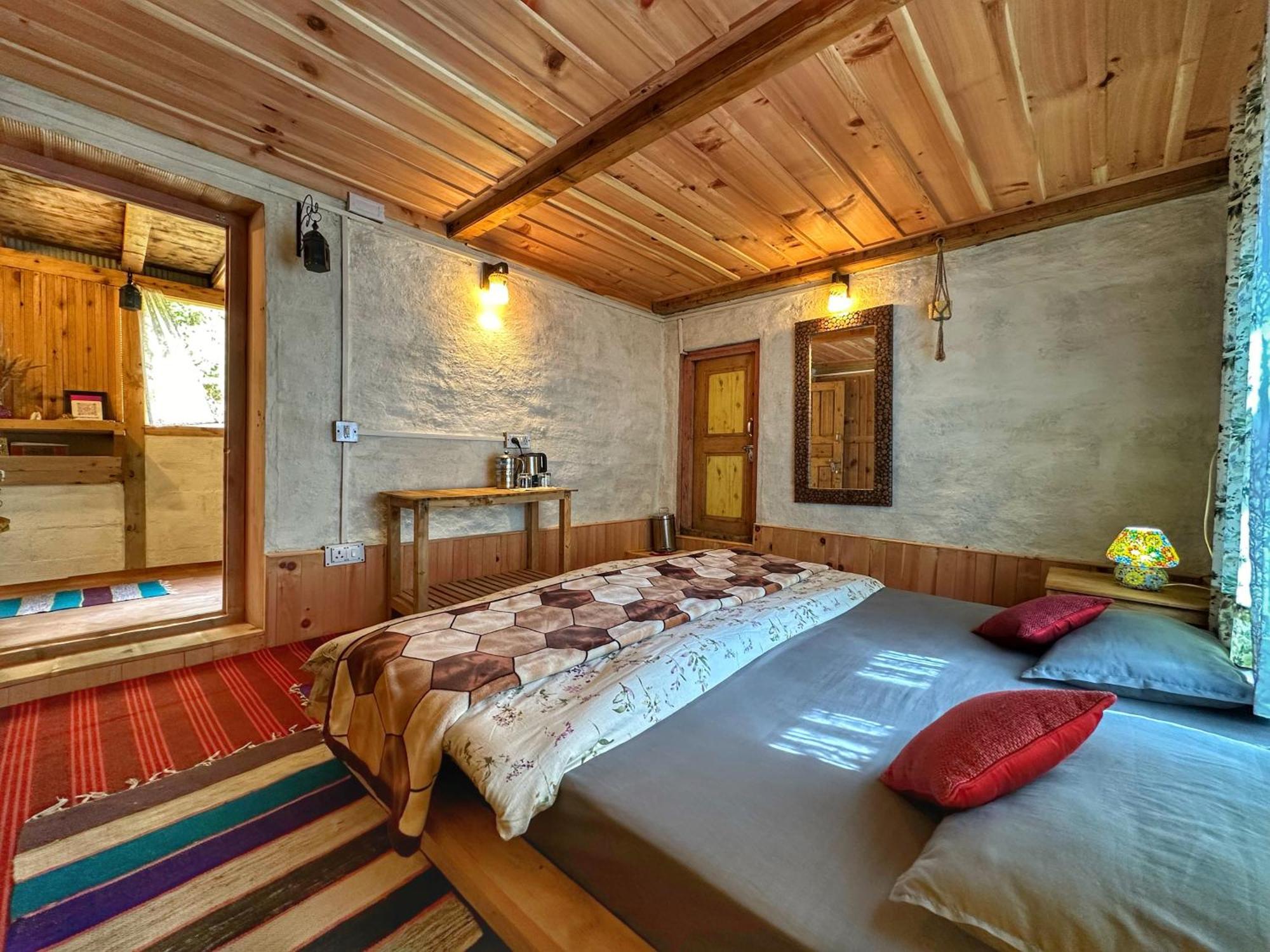 The Misty Wilds Home, Homestay Jibhi